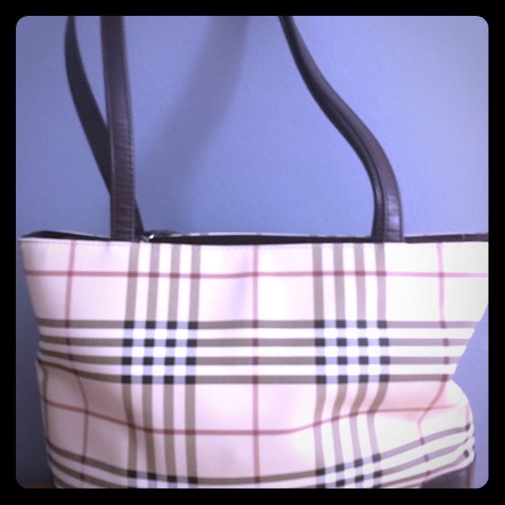 Hand bag. Burberry-like look.
